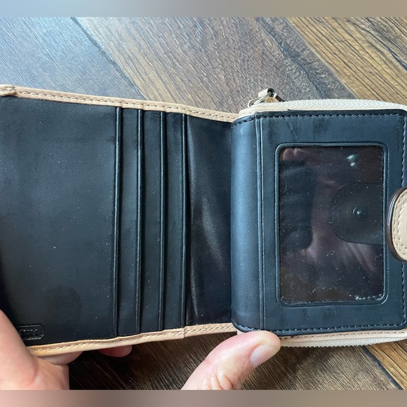 🖤Coach Patent Leather Black and Tan Wallet🖤 - Picture 3 of 7